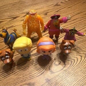 Lot of 8 Scooby Doo Characters From Cartoon Shows
